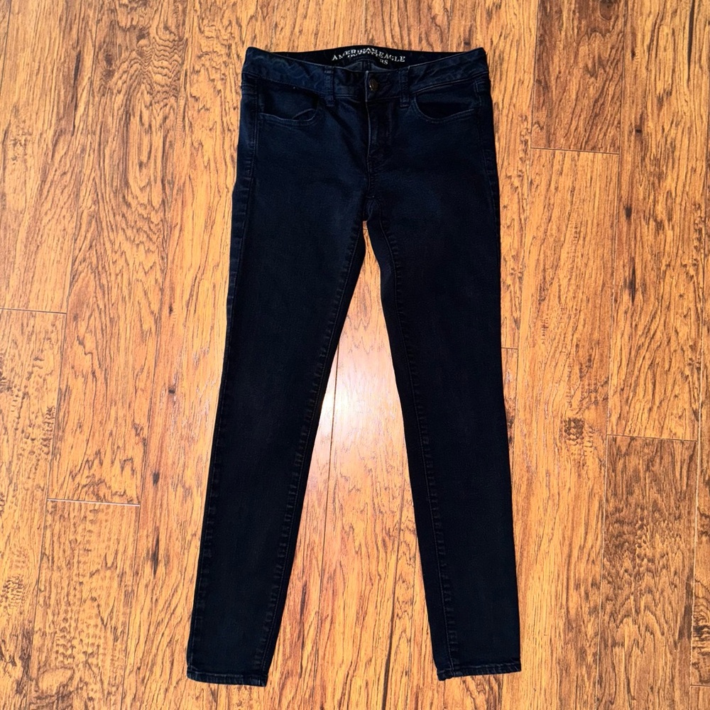 Women’s Black American Eagle Super Stretch Jeggings size 6